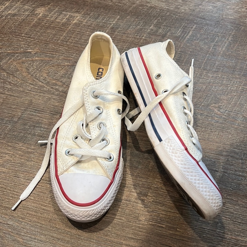 Converse All Star Chuck Taylor cream lace up chucks sneakers tie kicks EUC
